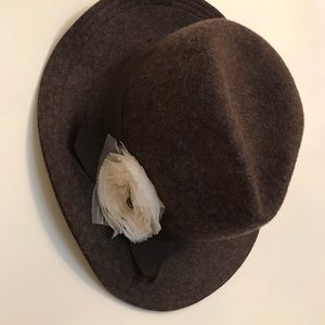 Brown wool hat with white bow